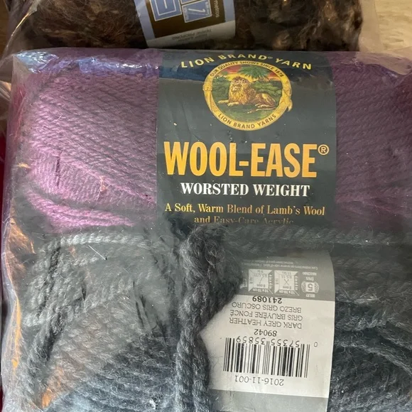 New Bundle Of Yarn Different Color - Picture 4 of 11